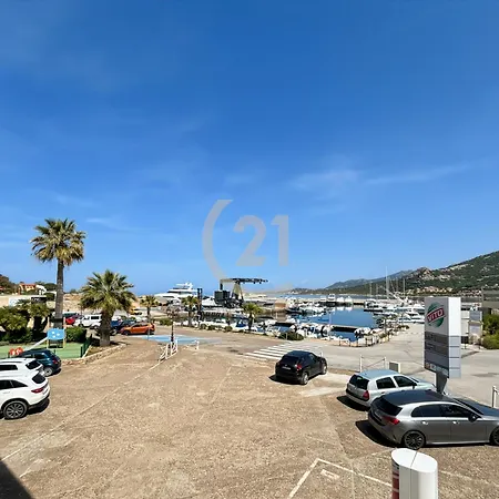 Face Au Port Et La A La Marine De Sant Ambroggio アパート *