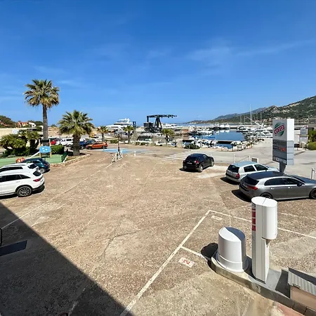 Face Au Port Et La A La Marine De Sant Ambroggio アパート リュミオ